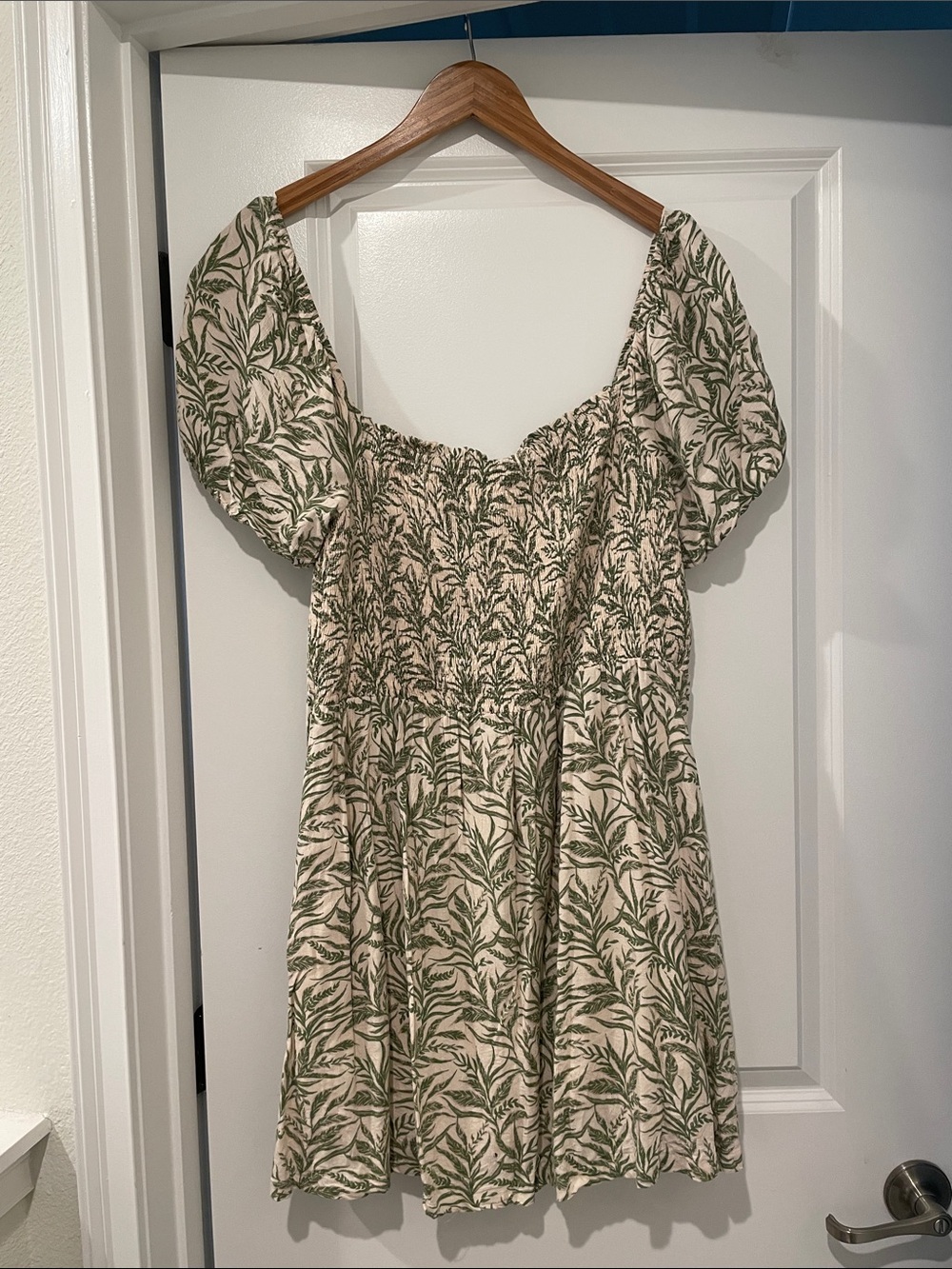 Lost + Wander Green Leaf-Print Smocked Mini Dress large - Picture 3 of 8